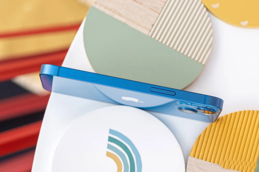 هاتف Apple iPhone 13 الذكي الأصلي الصغير مقاس 5.4 بوصة OLED 128GB 256GB 512GB ROM A15 Bionic IOS Face ID NFC غير مقفول 5G هاتف محمول مستعمل