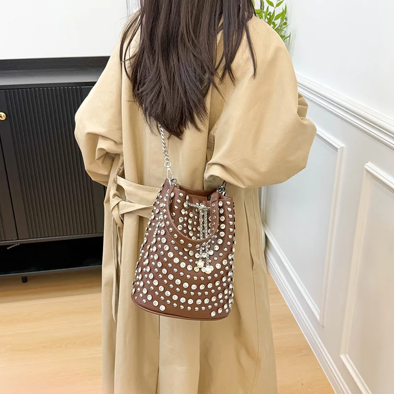 

2025 Autumn Crystal Chain Crossbody Bag, Women's Chic Shoulder Purse, Minimalist Day to Night Tote, Textured Sling Bag Luxe Top