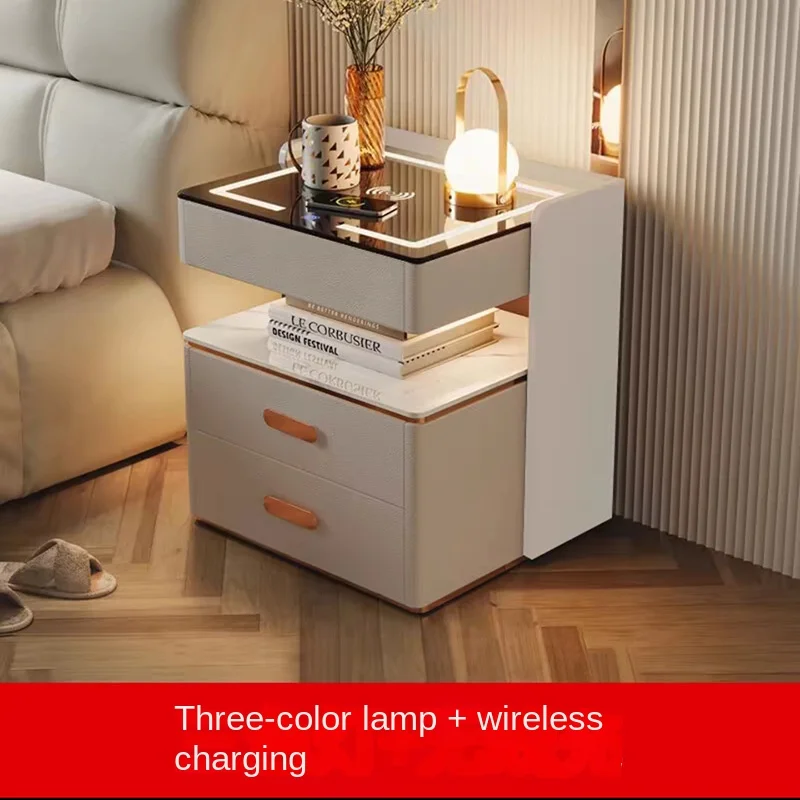 طاولة بجانب السرير الذكية ذات شحن لاسلكي خشبي فاخر وحديث، ضوء LED لتخزين 3 أدراج للشقق الصغيرة ومنضدة النوم