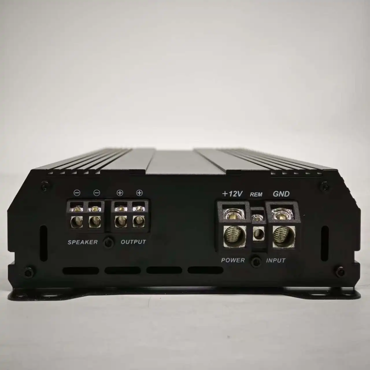 1800-1D Monoblock Car audio Subwoofer power Amplifier RMS Power 1500W@ 1Ω/ 900W@ 2Ω/600W@ 4Ω Class D Heavy Aluminium Heatsink