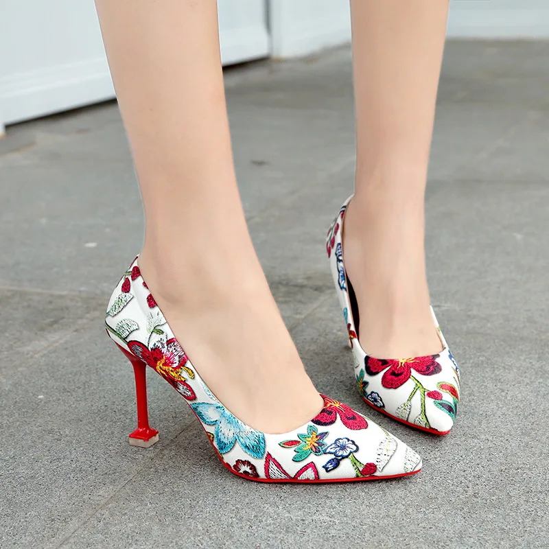 

2024 Comfort Spring's New Pointy Shallow Shoes Sweet and Beautiful Flowers Hit Color Stiletto Heels Fashion High Heel Shoes