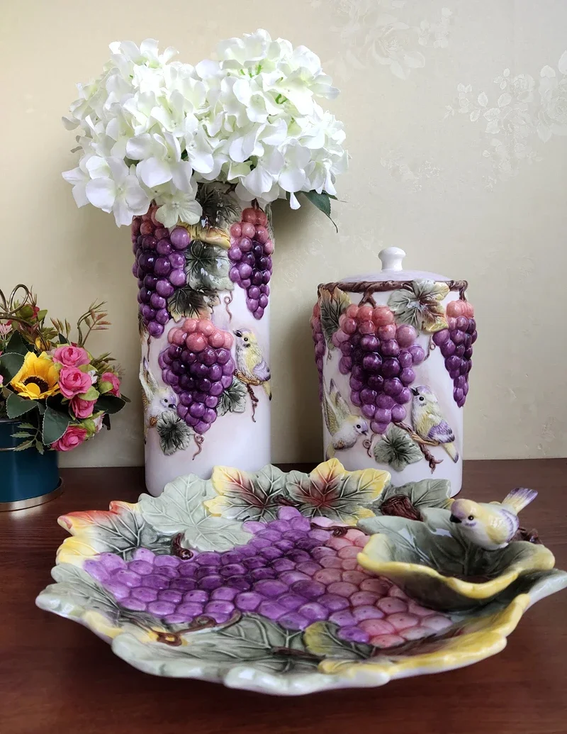 

European hand painted ceramic grape sealed jar Ceramic large vase living room decoration home afternoon tea dessert plate