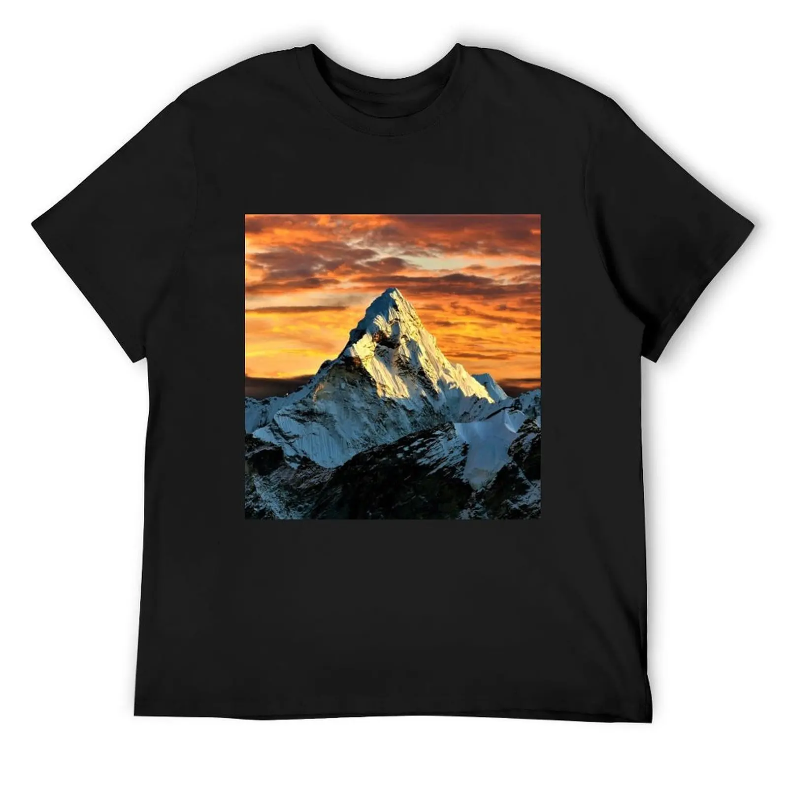 Monte Ama Dablam al atardecer en el camino de Monte Everest Matterhorn del Himalaya fotografía en color/fotografía Camiseta