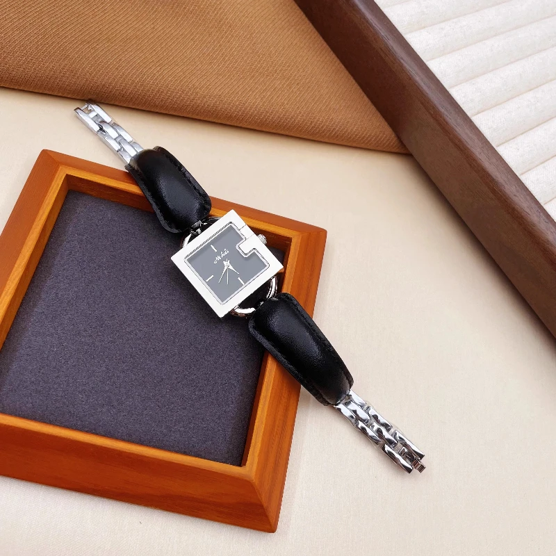 Bracelet-Style Watch for Women Unique Chain Design Square Large Dial Ladies' Gold Watch 2025 Luxury Women's Watch Gift
