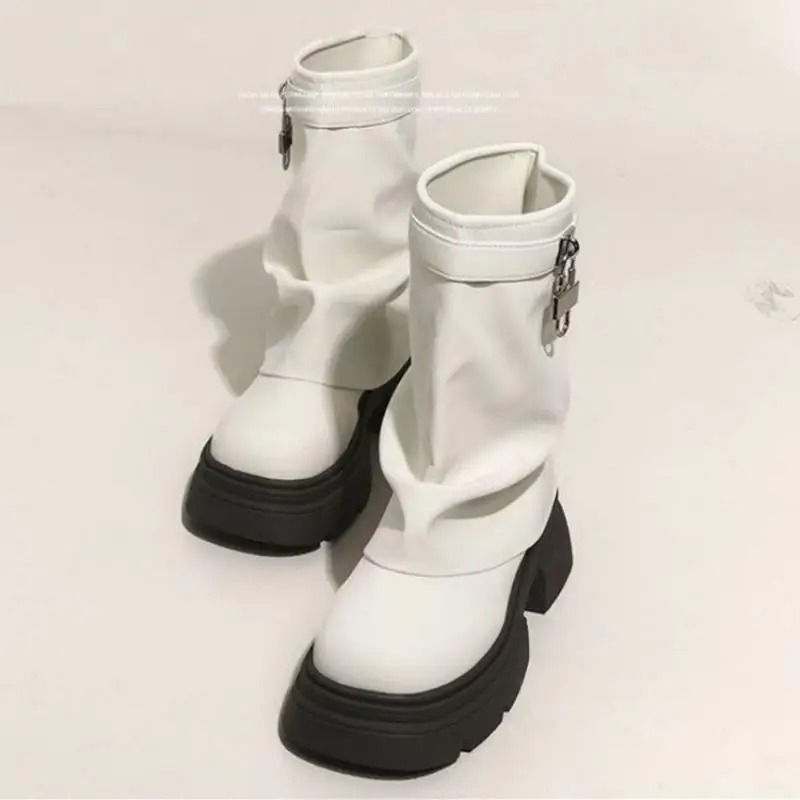 Damen Ankle Boots mit Dicker Plattform Stiefeletten im Slouch Look Runde Kappe Metallschloss Deko Schlupfschuhe Casual Herbst Winter Schuhe Modische Schlupfstiefel Kurze Stiefel Bequem – Detail 3