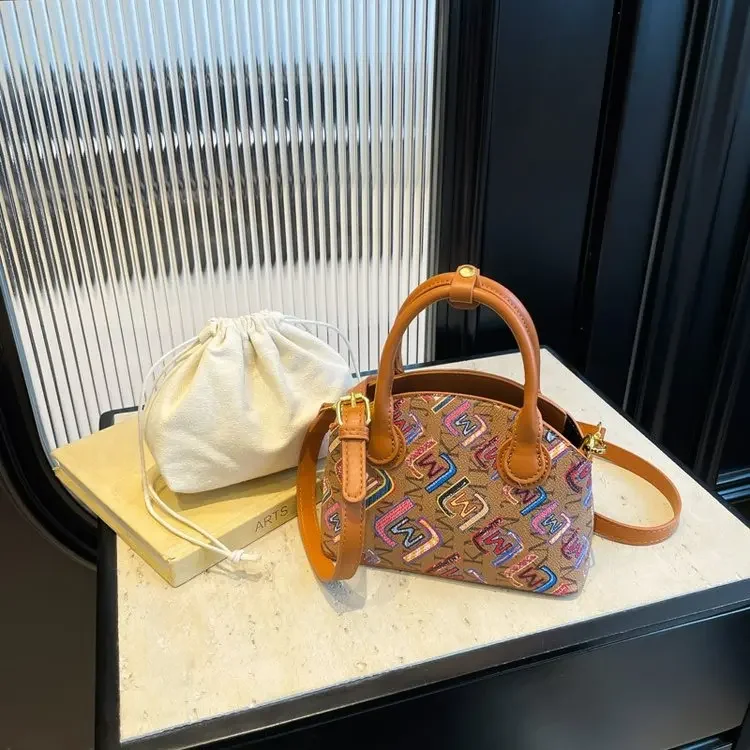 

2025 Summer New Women's Popular Bag - Fashionable Versatile, High-End Niche Graffiti Design, Shoulder/Crossbody Style