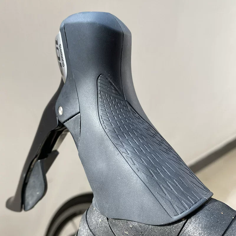 Schutzabdeckungen für SHIMANO 105 UT Rennrad 4700 5800 6800 R7000 Claris R2000 Sora R3000 Schalthebel, Nicht Original – Detail 3