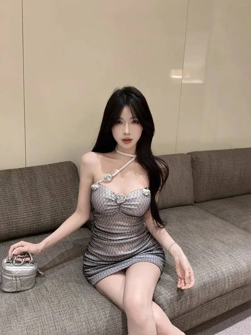 Ontwerp Koningin Zus Pittig Meisje Hangende Hals 3D Zilveren Bloem Dubbellaags Pure Desire Strakke Tank Mini Jurk Elegante 32ZQ