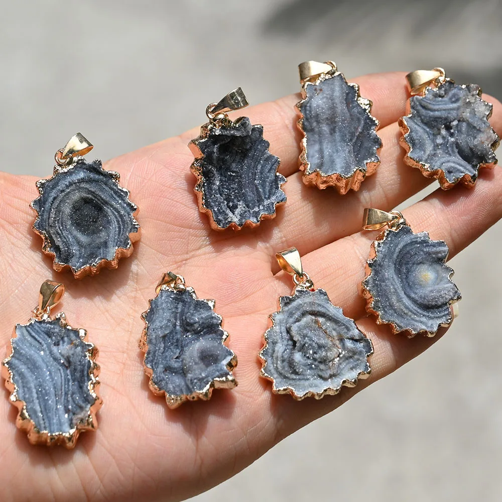 

Natural Crystal Agate Cluster Pendant Galaxy Necklace Irregular Jewelry Piece for Women Fashionable Bohemian Style