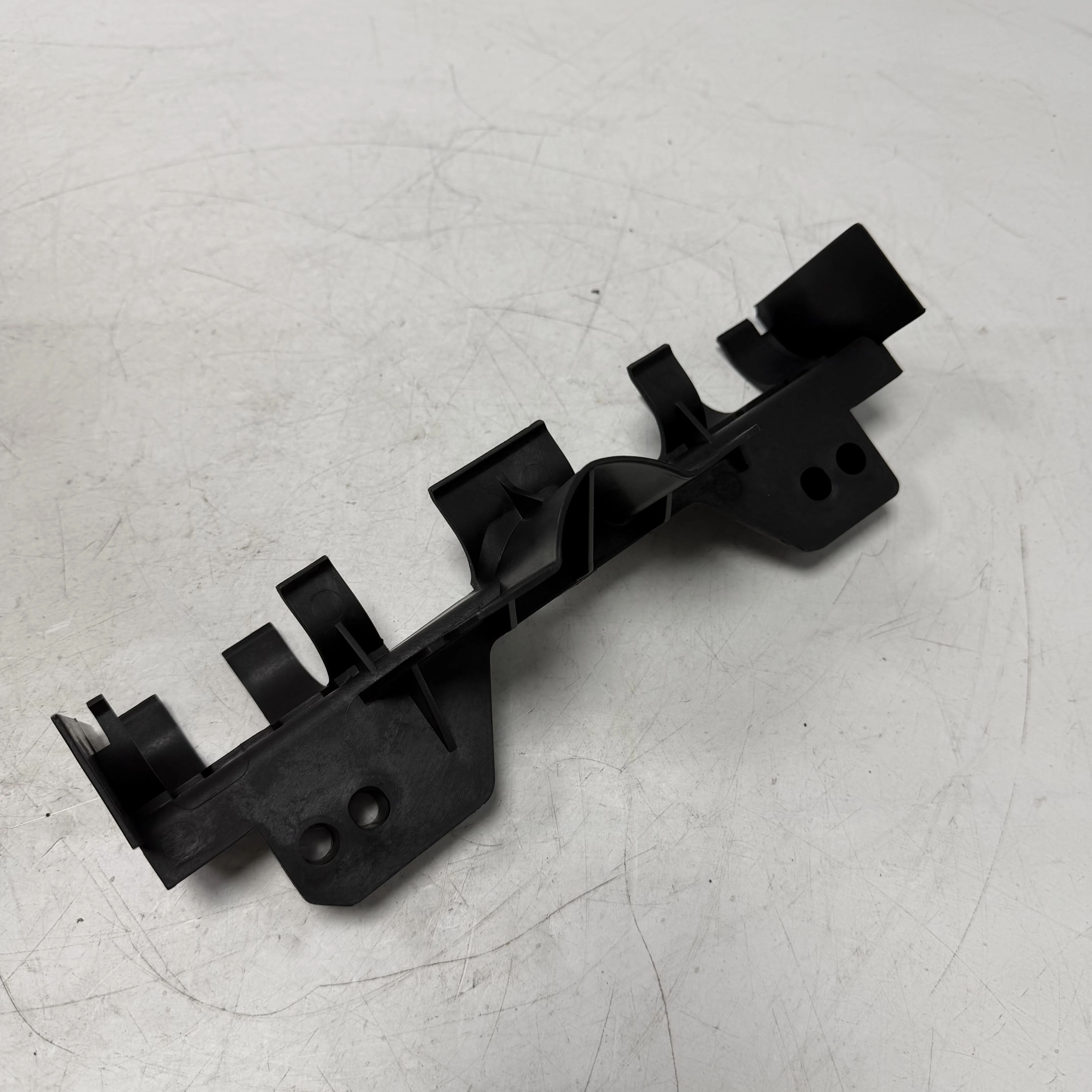 LR052925 LR117094 LR110456 LR038060Suitable  Range Rover radiator bracket High quality Land Rover parts air spoiler bracket 1pcs