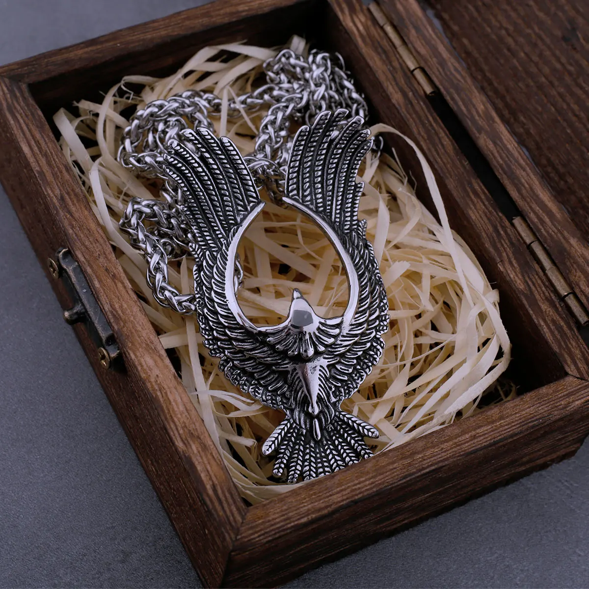 Stainless Steel Retro Wings Eagle Necklace Men's Fashion Charm Punk Eagle Soaring Pendant Necklace Jewelry Gift Wooden Box