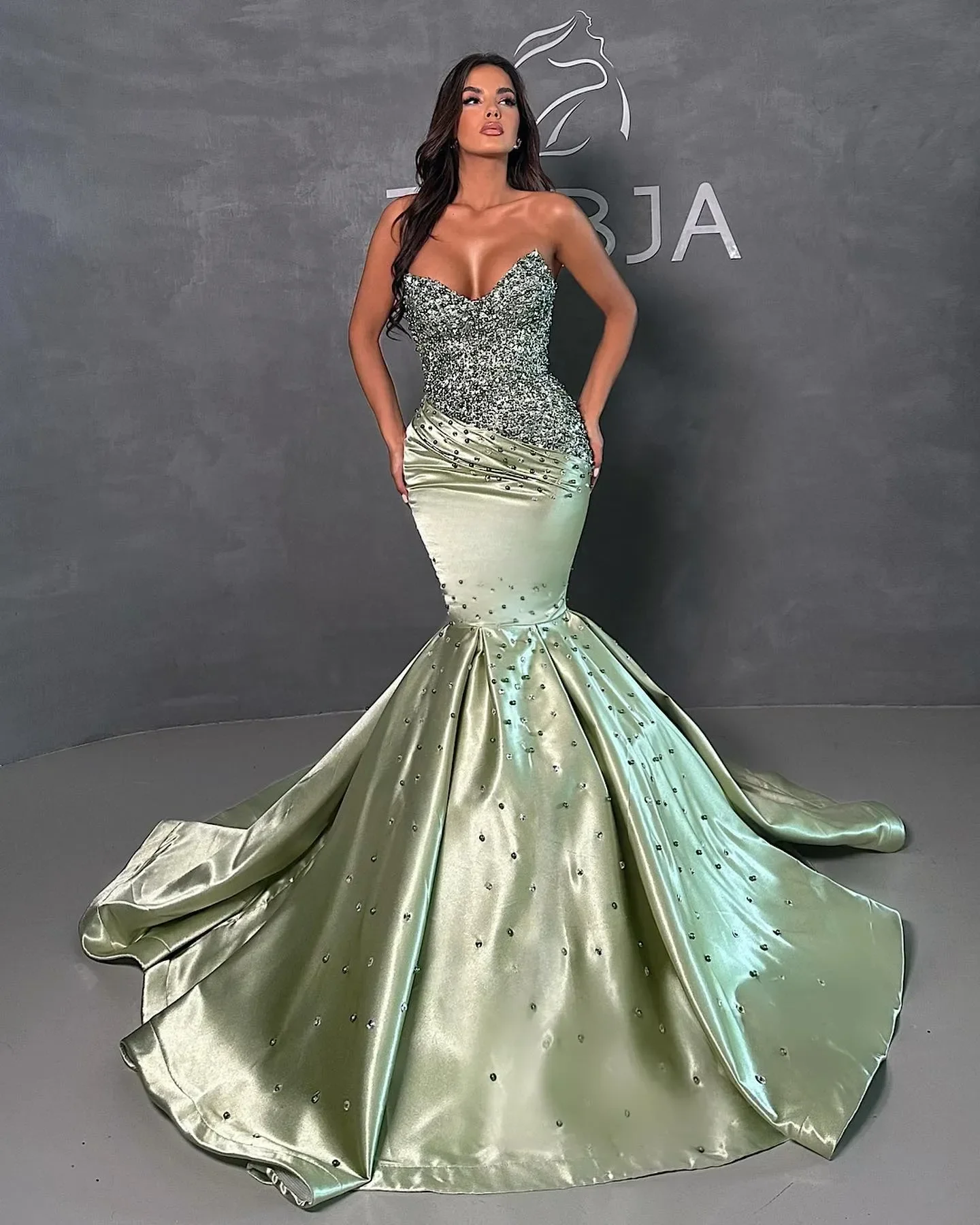 

Luxury Evening Pageant Dress 2026 Sweetheart Top Sequins Pearls Beads Satin Long Prom Birthday Formal Gowns Red Carpet Dresses