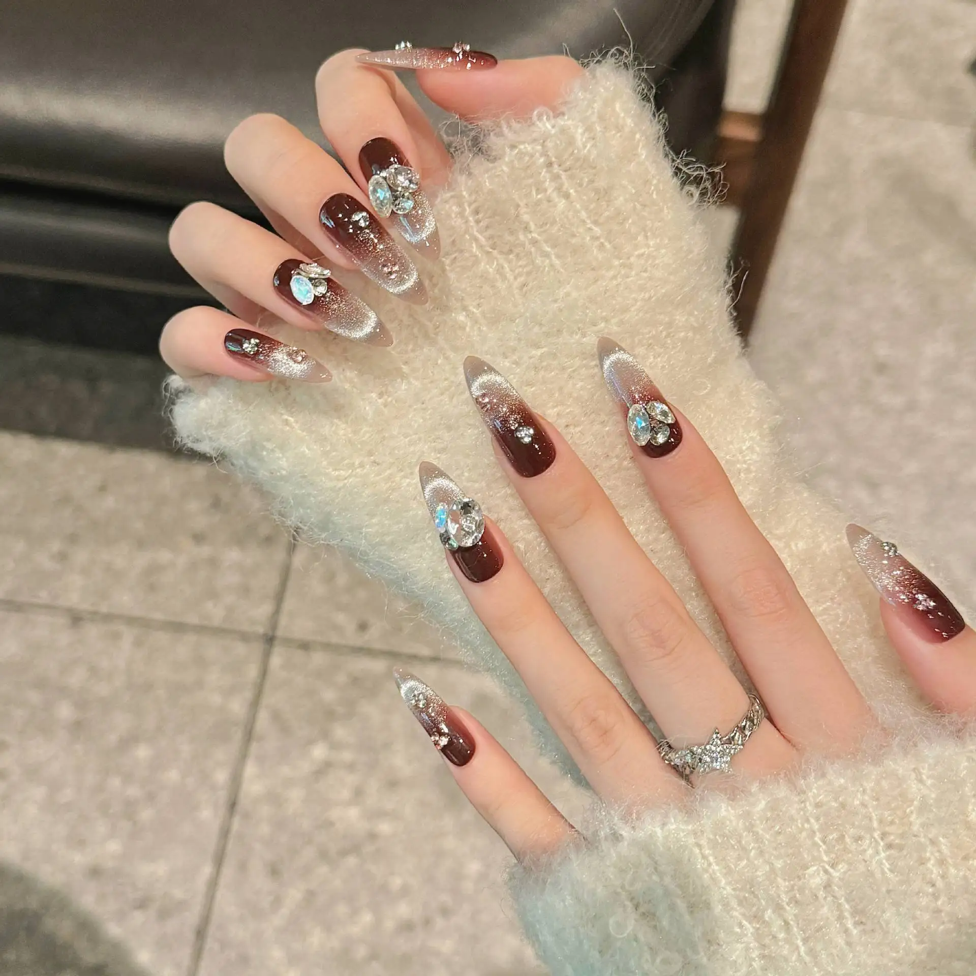 Handmade Almond Autumn Fake Nails Flash Diamond Decor Press On Acyrlic Nails Red Brown Gradient Long Cat's Eye French False Nail