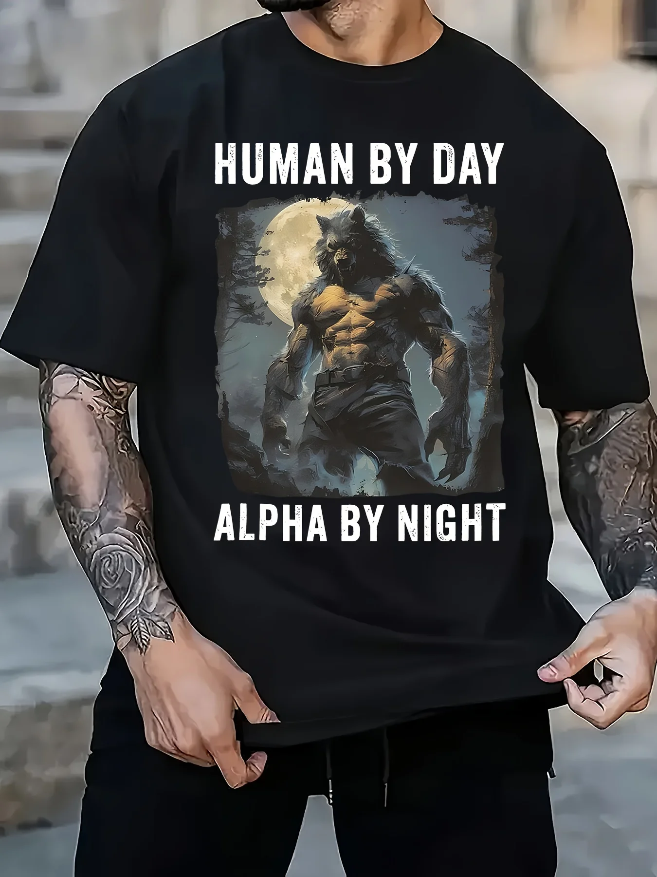 Black Short-Sleeve T-Shirt Featuring a Werewolf Design, Suitable for Casual Streetwear During The Day And Night