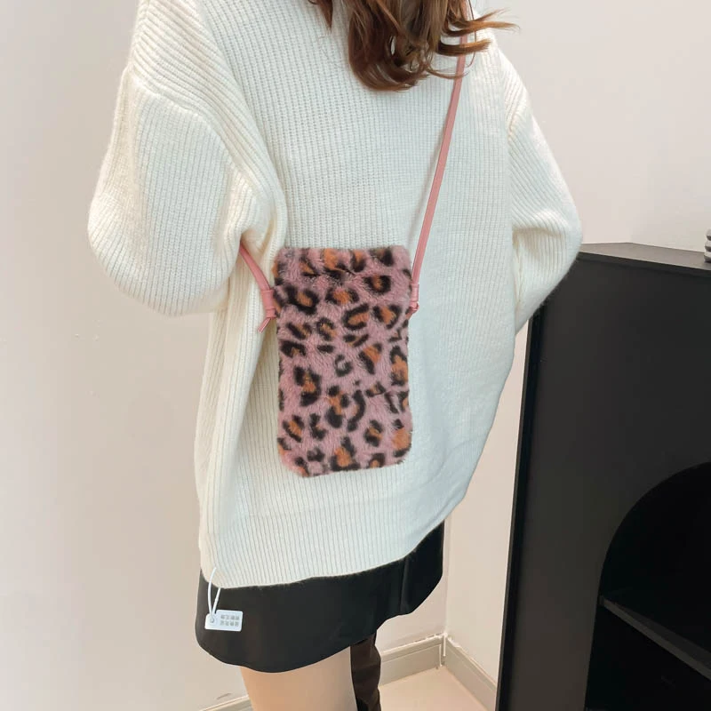 Mode Frauen Kuh Druck Mini Schulter Taschen Weibliche Winter Plüsch Unterarm Taschen Leopard Zebra Muster Flauschigen Tragetaschen Kleine Geldbörsen – Detail 16