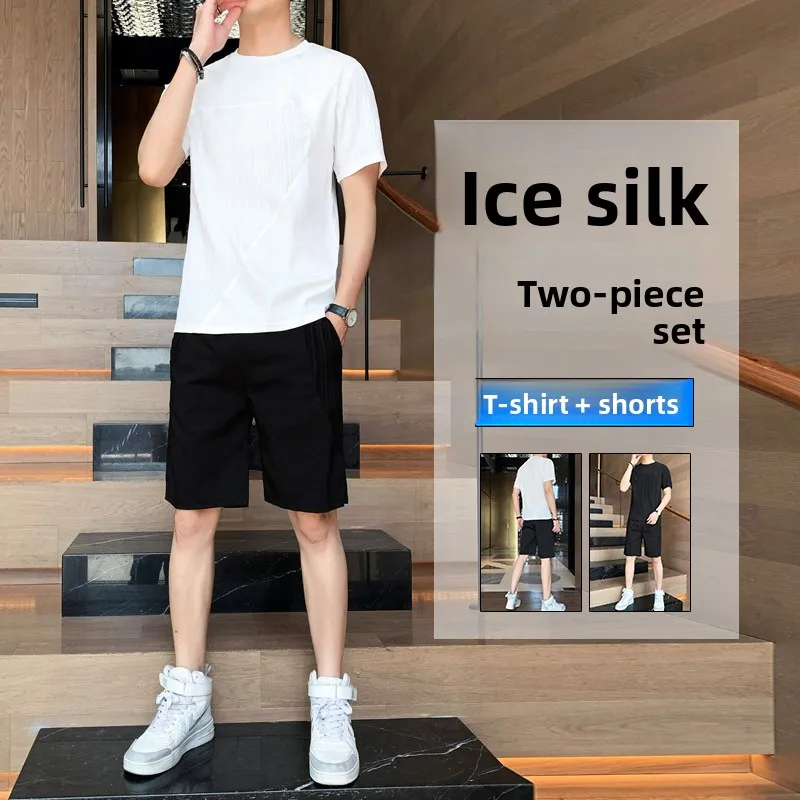 

Мужской летний комплект из ледяного шелка: футболка с круглым вырезом и шорты. Повседневный спортивный костюм из тонкой ткани для молодежи, дарящий ощущение прохлады.