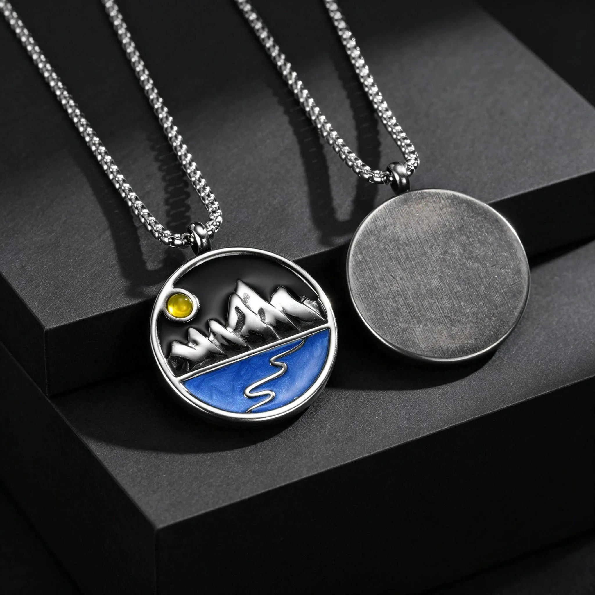 Fashion Unique Mountain Peak Pattern Necklace for Men, Stainless Steel Round Pendant Necklace, Charm Jewelry Accessories Gift