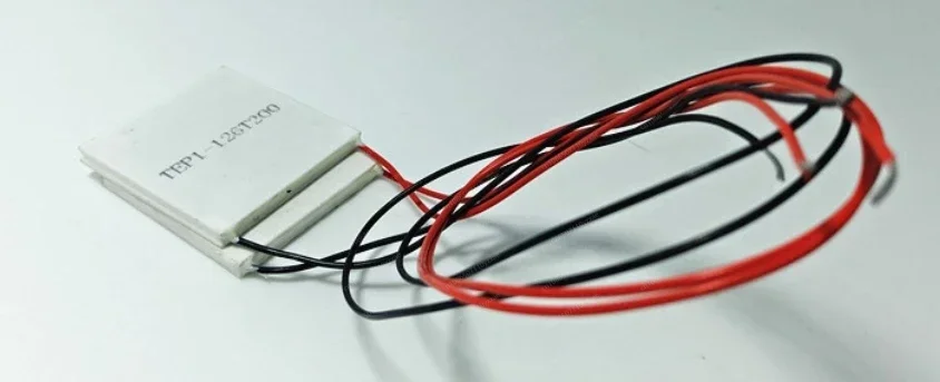 

Temperature Difference Power Generation Sheet TEP1-126T200 40 *40MM High Temperature Resistance 200 Degrees Development Learning