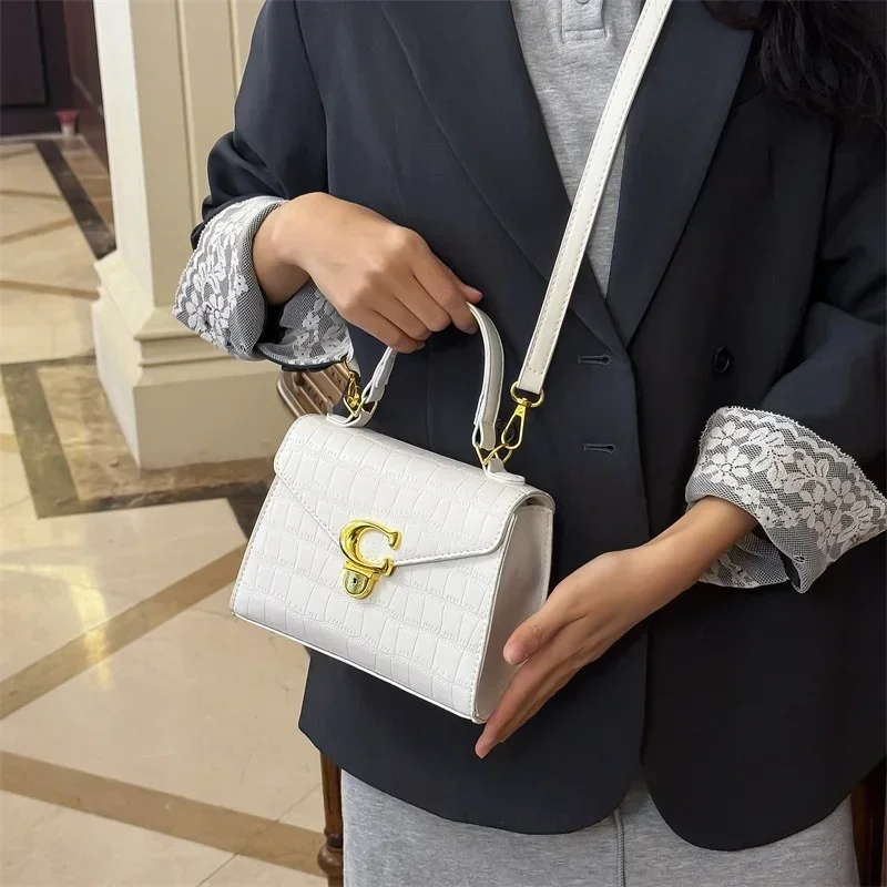 

Elegant Trendy Crossbody Handbag For Women With Vintage Fashionable Letter Logo High-End Leather And Spacious Design