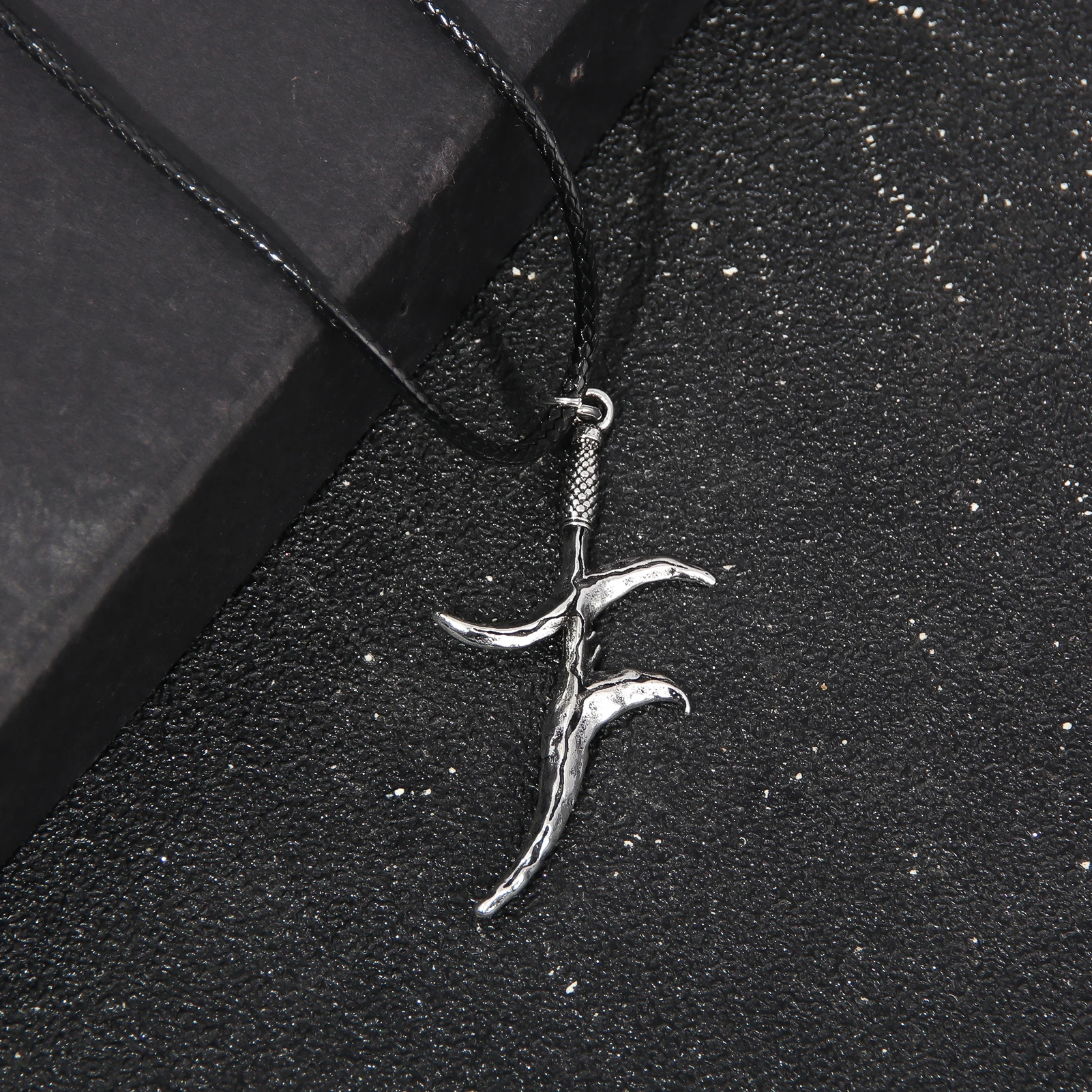 قلادة سكين سوداء مارثا ، قلادة جميلة ، سلسلة ربط لمحبي الألعاب ، قلادة عصرية ، إكسسوارات مجوهرات ، هدايا ، جديدة #2