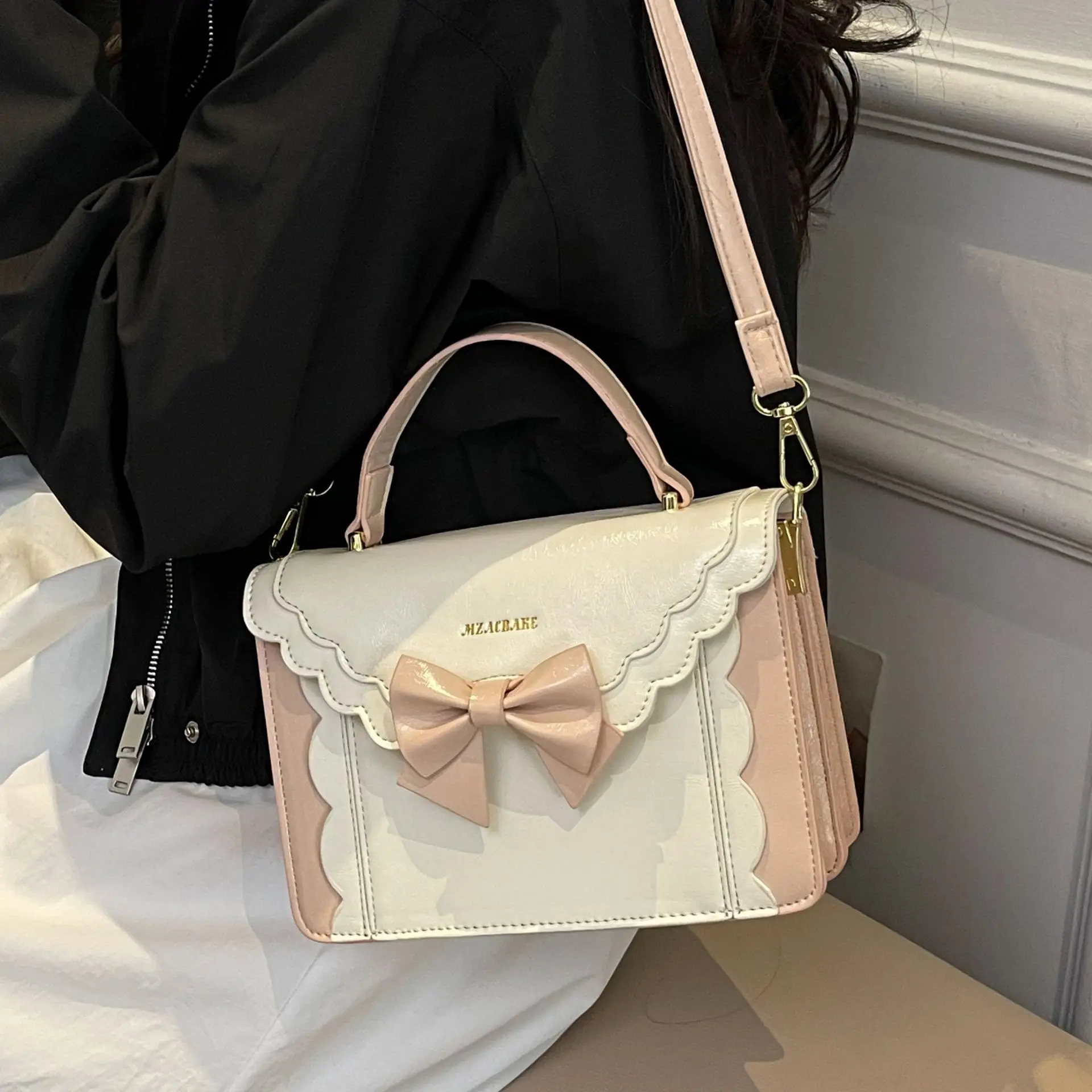 

Women's Fashionable Small Square Messenger Bag with Bow - A Sweet Wind, High - End Niche Design, Western Style Shoulder Bag