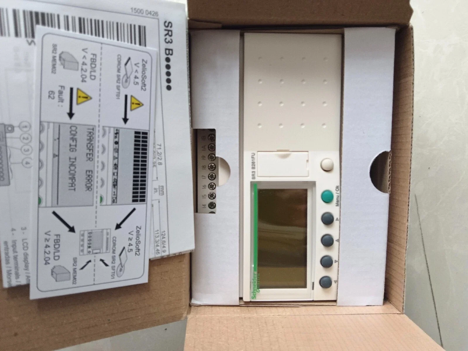 SR3B261FU modular smart relay, Zelio Logic SR2 SR3, 26 IO, 100 to 240V AC, clock, display