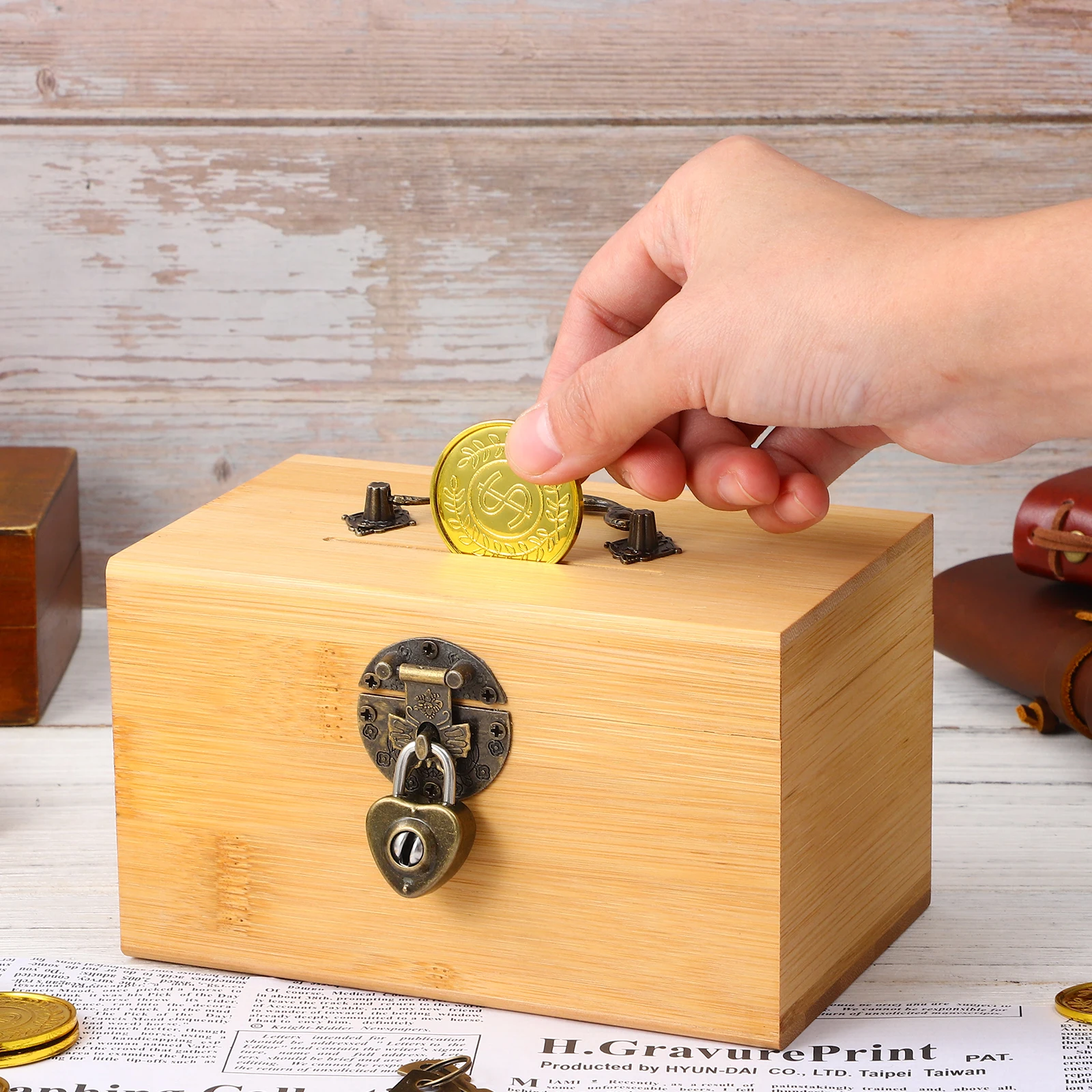 

Wooden Treasure Chest Piggy Bank Vintage Storage Boxes for Adults Kids Heart Lock Savings Decor Jewelry Display Tool