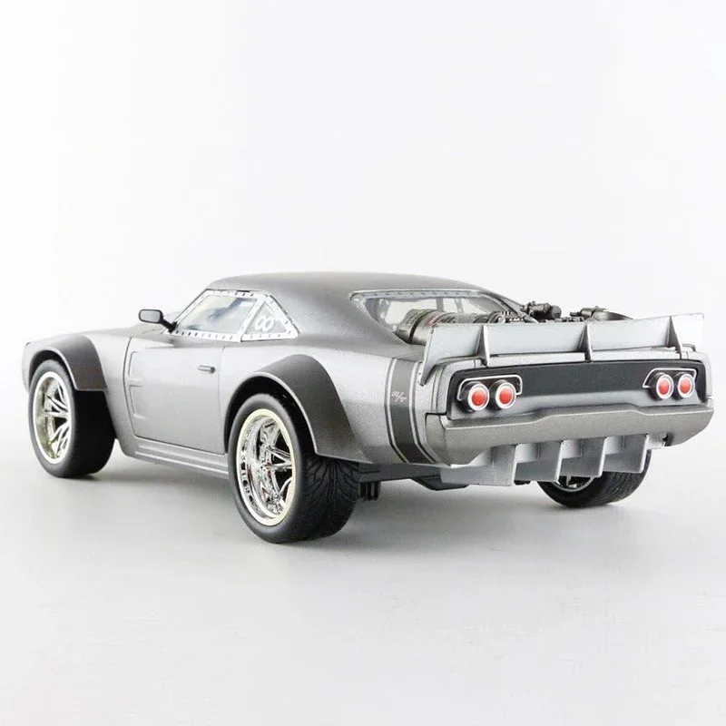 جادا 1:24 شاحن الثلج السريع والغاضب دوم سبيكة سيارة Diecasts ولعبة المركبات نموذج سيارة مصغرة مقياس نموذج سيارة للأطفال