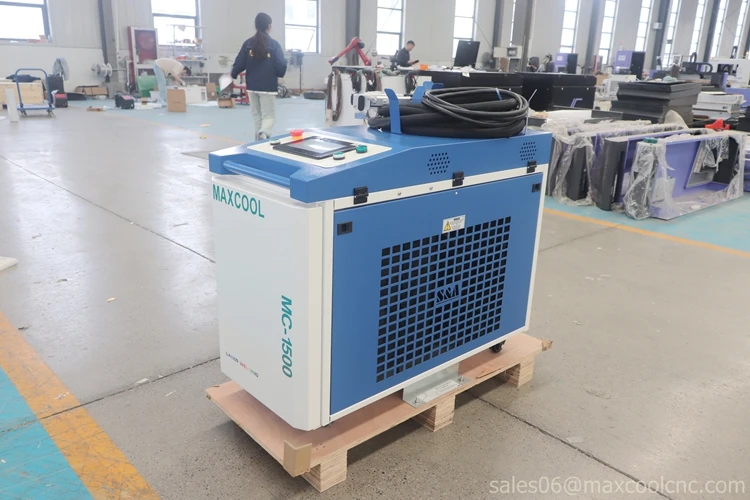 Portable Laser Cleaner 2000W 3000W Metal Rust Cleaning Hand Held Laser Cleaning Machine