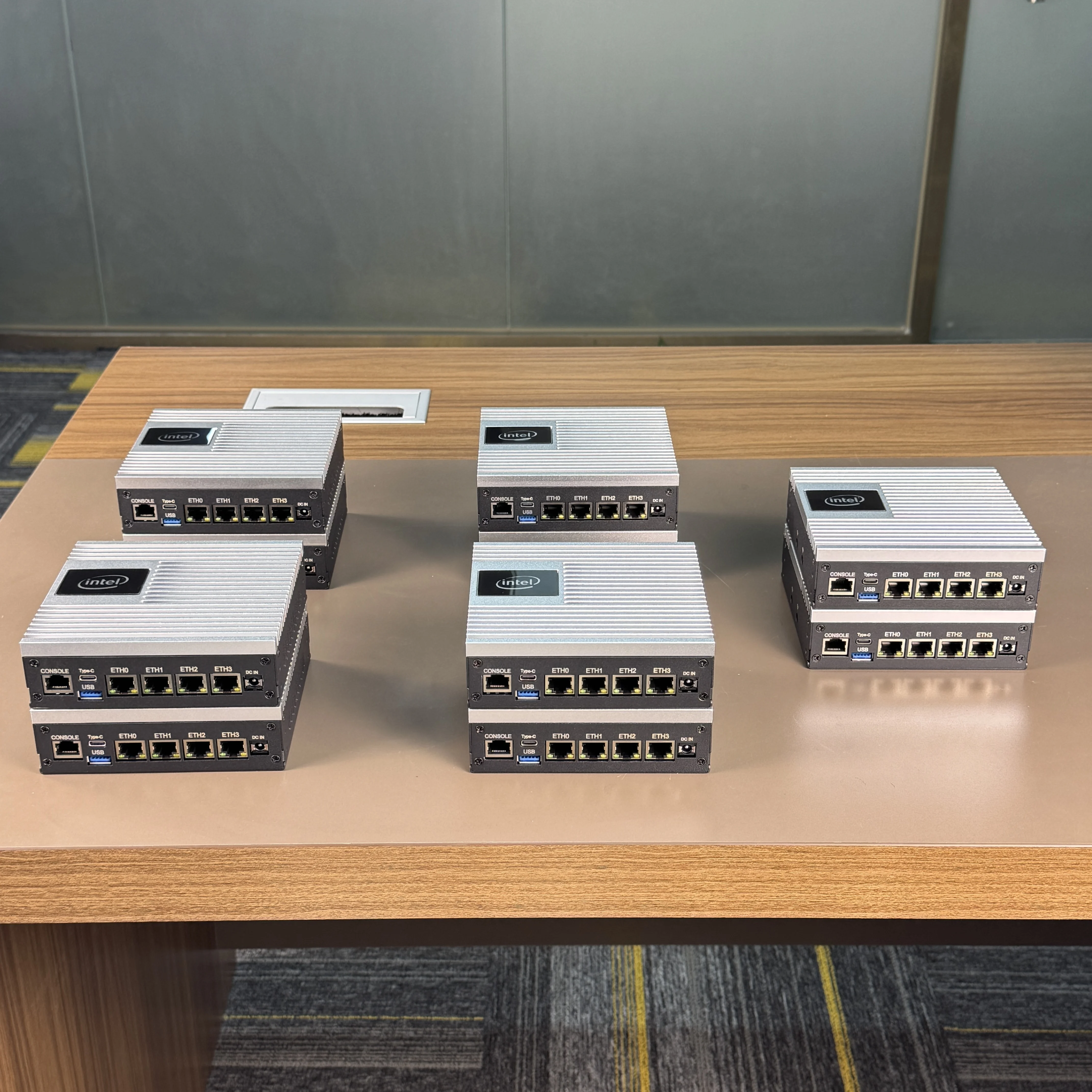 

Fanless Mini PC, Intel N100 Soft Router, 4xi226-V,2.5GDDR4,2x USB3.0,2 x NVMe,2 x SATA, pfSense Firewall Appliance