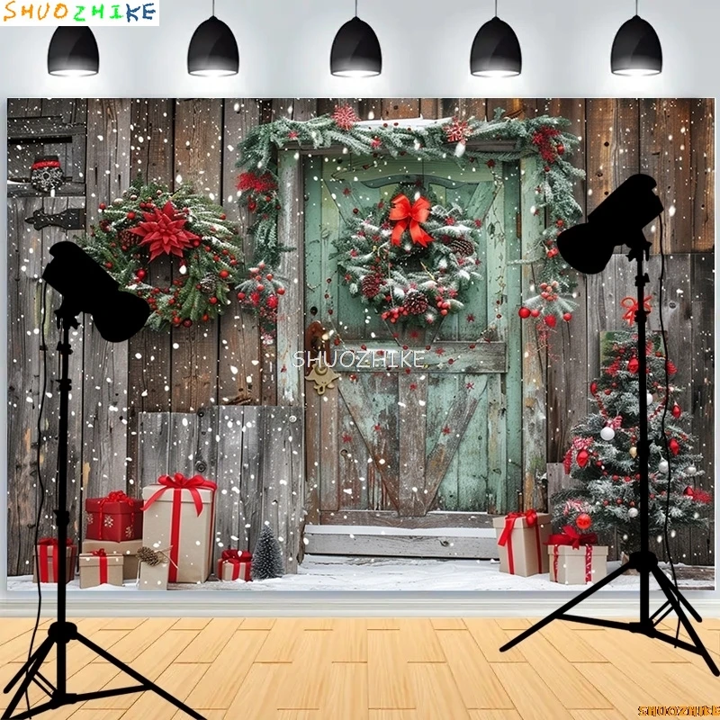 شجرة الكريسماس مع صناديق هدايا ، خلفيات تصوير فوتوغرافي ، ديكورات الثلج الشتوية ، باب خشبي ، مدفأة ، خلفية غرفة ، مستلزمات ،