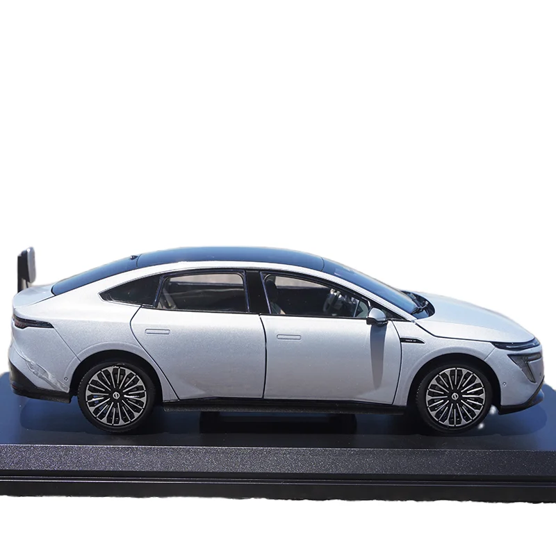 Moulé sous pression 1/18 échelle Nissan alliage modèle voitures Nissan N7 2025 jouer véhicules jouets pour garçons cadeau boîte d'origine