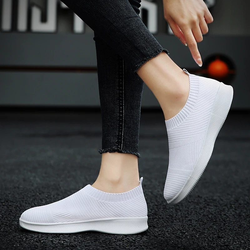 New Slip On Knitted Women\'s Shoes Large Size Ultra Light Sneaker Mom\'s Shoes Outdoor Walking Shoes Summer Breathable Footwear