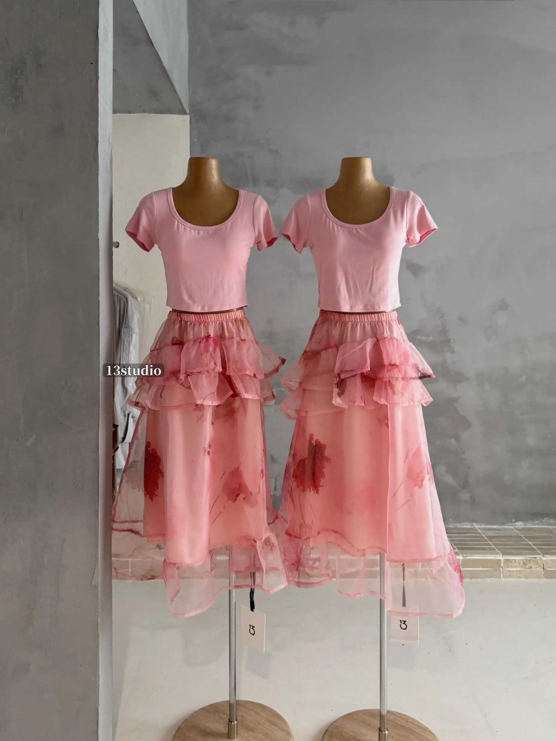 

Elegant Summer Outfit Women's Print Blouse And High Waist Skirt Set with Built in Chest Pad Floral Two Piece Ensemble