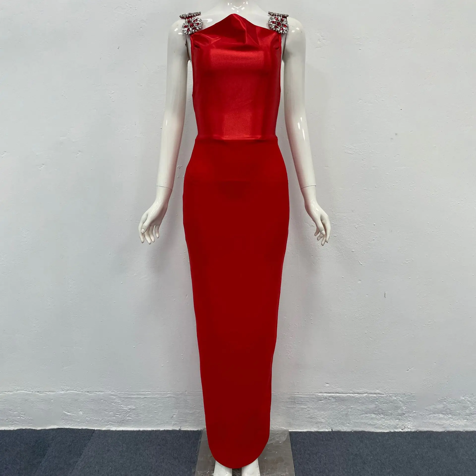 ชุดเดรสยาวรัดรูปหรูหราประดับเพชรสำหรับงานปาร์ตี้ ค็อกเทล งานพรอม ดีไซน์เซ็กซี่แบบไม่มีแขน เหมาะสำหรับผู้หญิงที่ต้องการความสง่างามแบบคนดัง