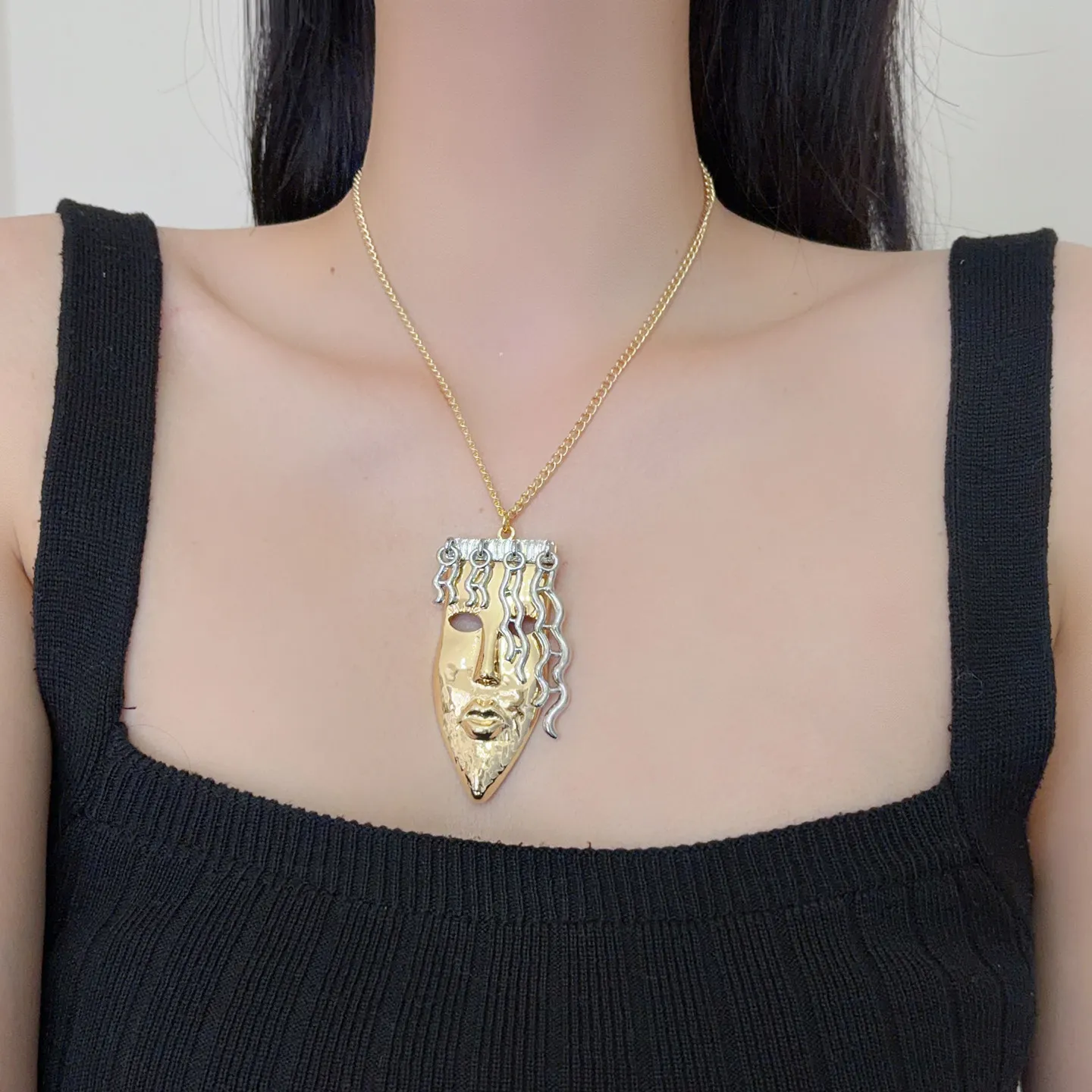 Vintage Two‑Tone Metal Human Face Mask Pendant Necklace Abstract Art Curly Hair Statement Sweater Chain Jewelry for Women