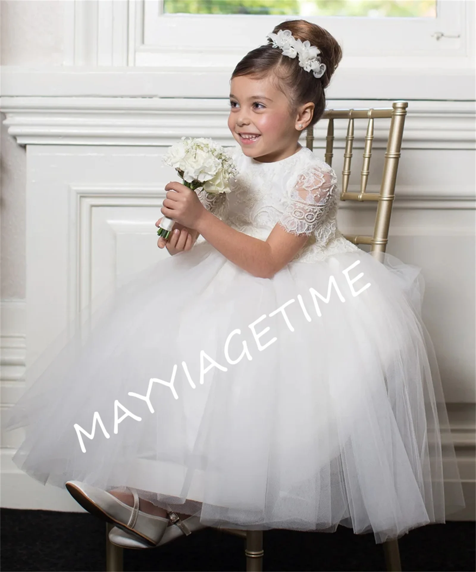 

Изготовленные на заказ цветочные платья для девочек Украшенные кружевом баской лиф с рукавами отделка на локтях и жемчужной пуговице