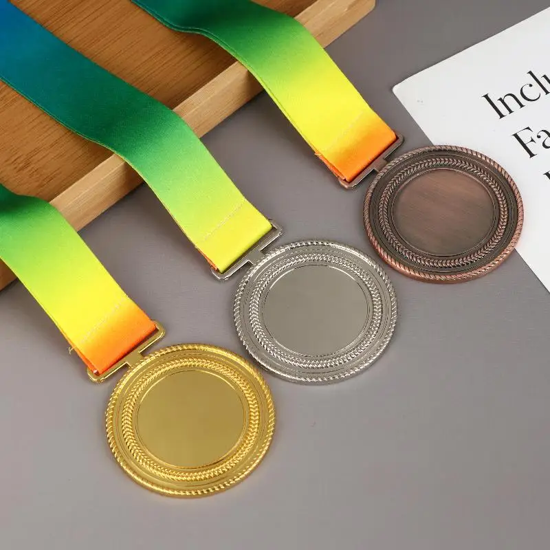 Metallpreis-Medaillen mit Halsband im Gold-, Silber- und Bronze-Stil für Sportakademik oder jeden Wettbewerbsdurchmesser