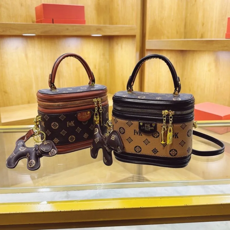 

Simple Vintage Fashionable Leather Tote Bag Large Capacity Trendy Design Women's Luxury Elegant And Practical Diaper Bags