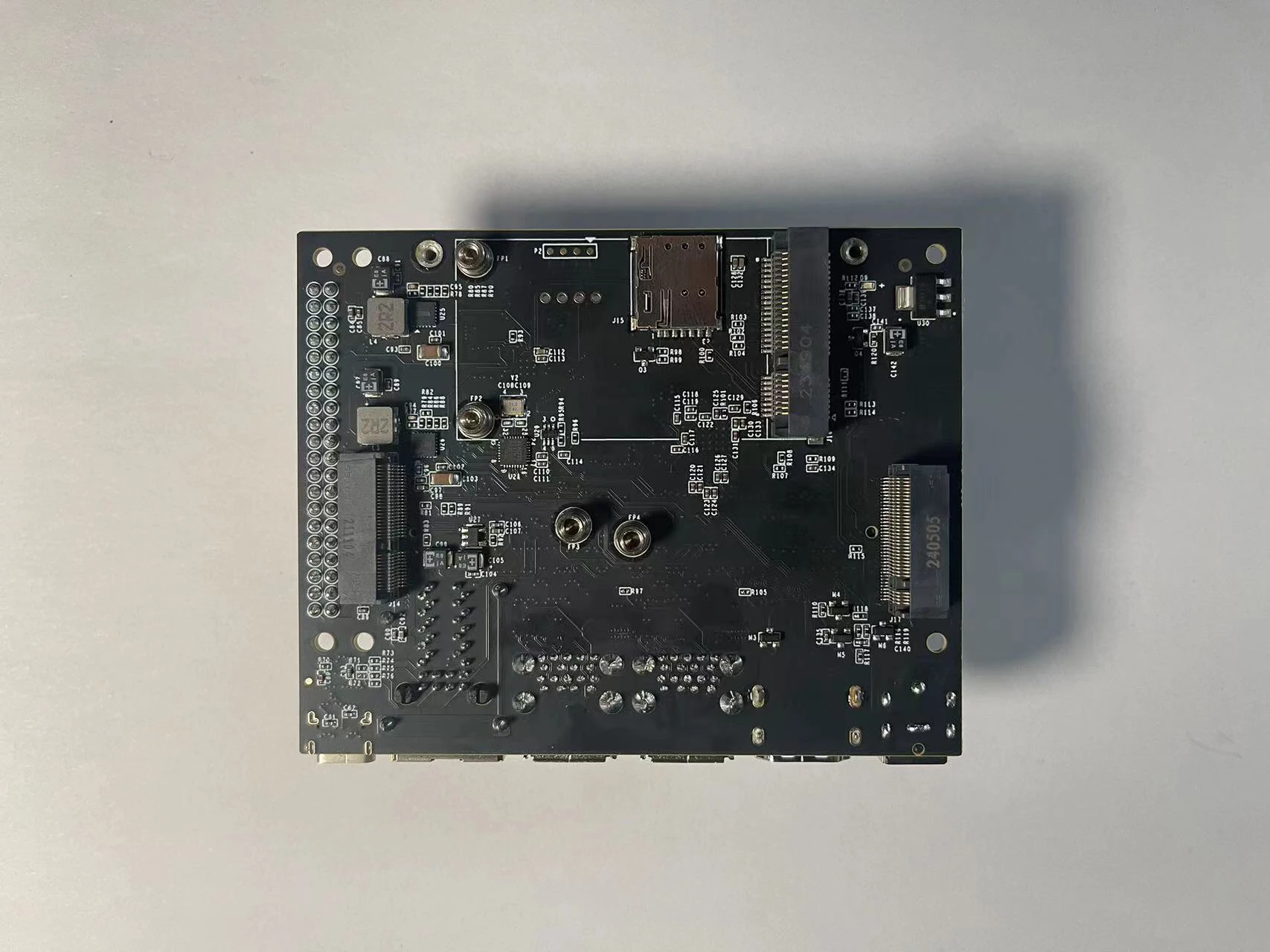 Tablero portador Orin NX. Totalmente compatible con los tableros de desarrollo del sitio web oficial. Más entradas en la red vial. Un mini PCIE