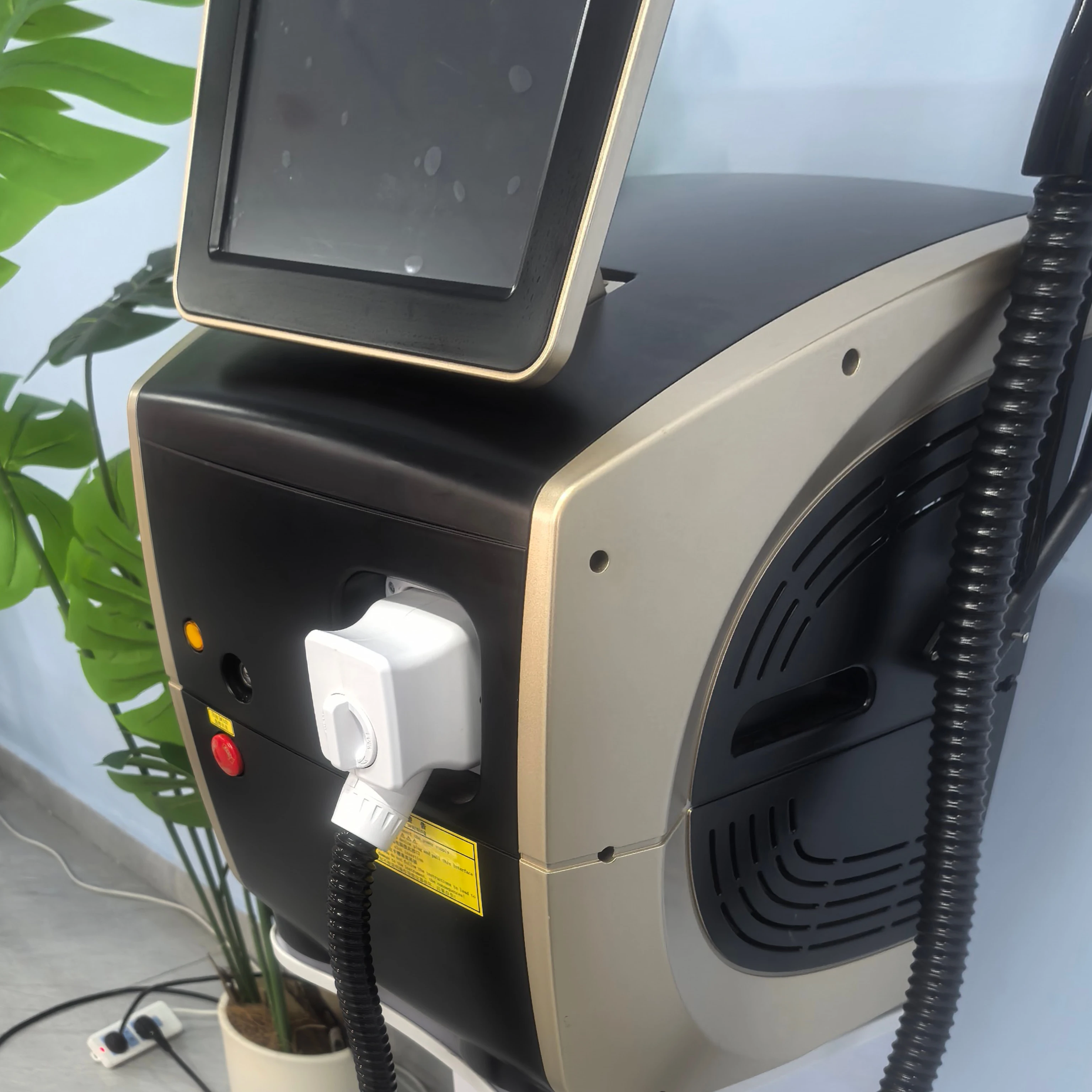 808nm Diode Hair Removal Machine 755 810 1064 Triple Wavelength Permanent Painless Hair Removal