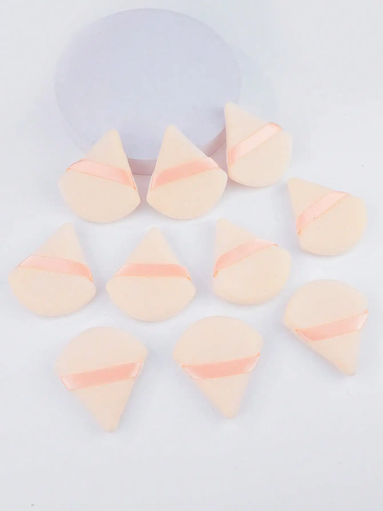 100 Pieces Of Triangular Flocking Puff. The Makeup-Fixing Puff Is Specially Designed For Contours, Eyes And Eyes.