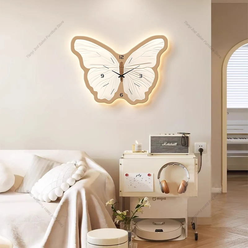 Nordic Creative Wall Clocks Cream Style Butterfly Painting Living Room High-end Wall Clocks Luxury Bedroom Décor Wanduhr FYWC