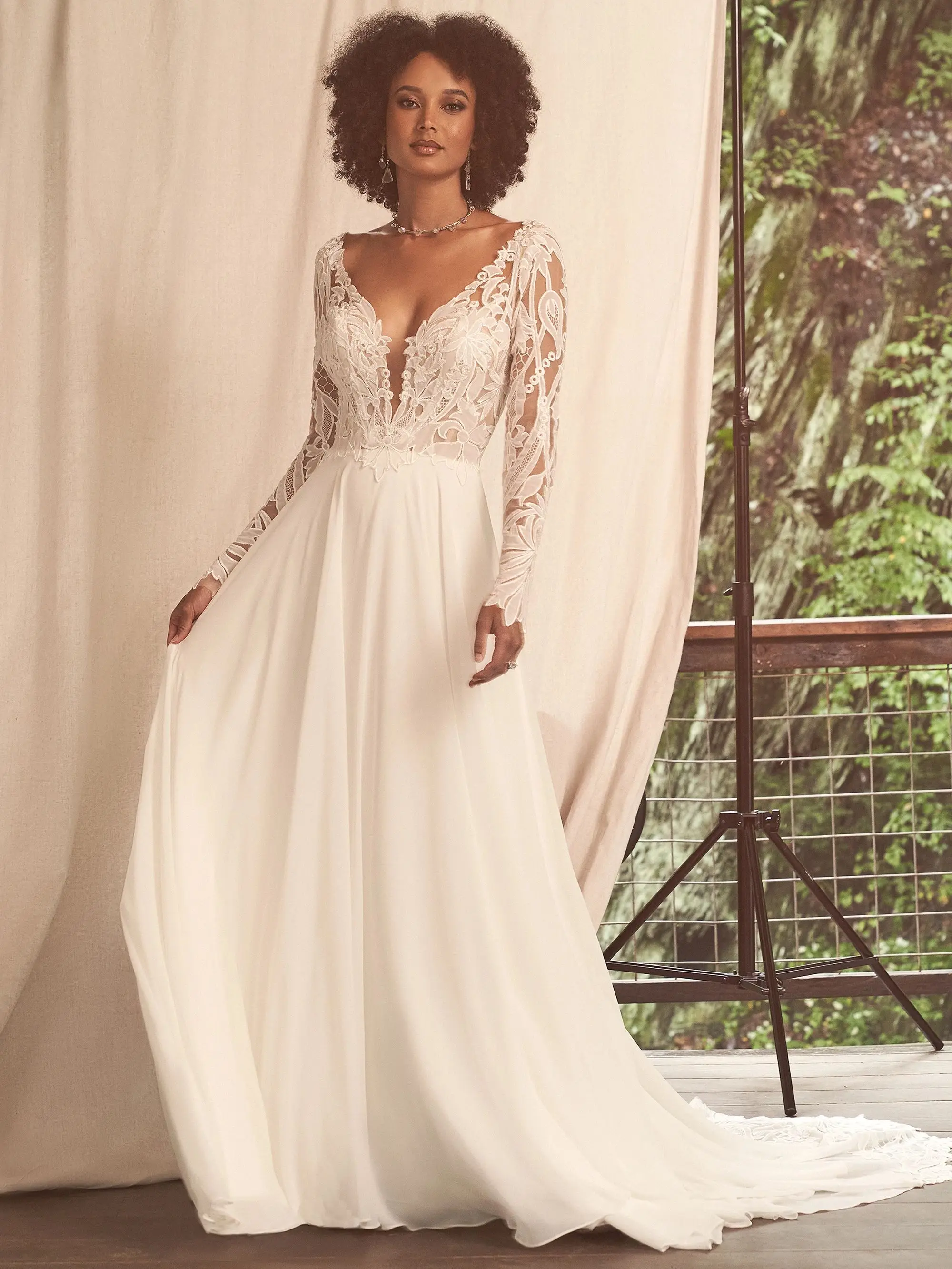 Soft Chiffon Boho Wedding Dresses Charming Lace Long Sleeves Bridal Gowns Sexy V Neck Sweep Train Ruched Vestidos De Mariee