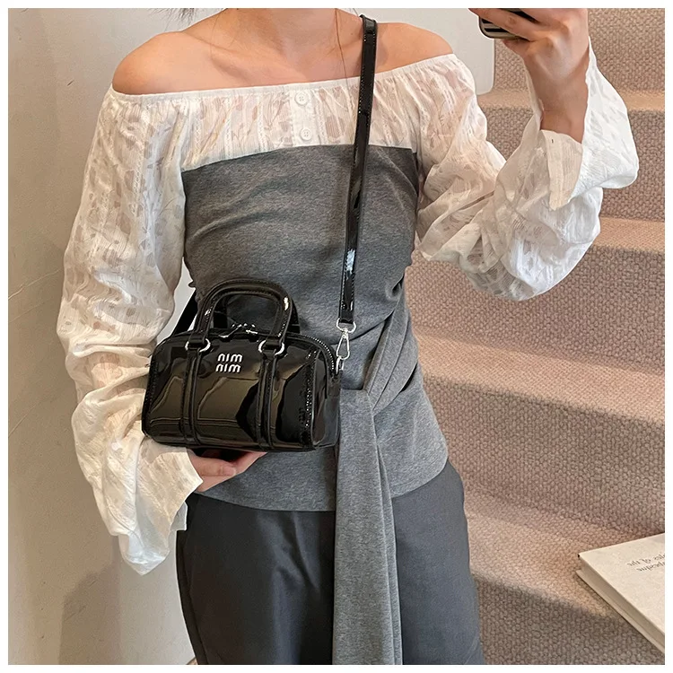 

2025 foreign style trend fashion new pillow bag niche design women's casual shoulder messenger bag