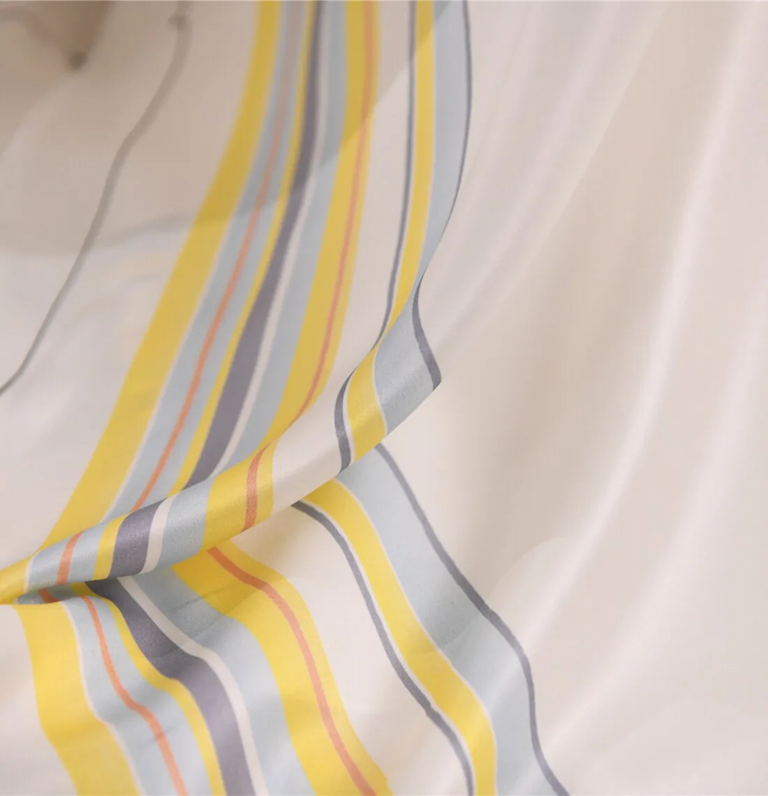 3.9m Txl Super Complex Designer Placement Print Interwoven Silk Satin Fabric, Soft High-End Brand Texture Material, 57 Inch Wide