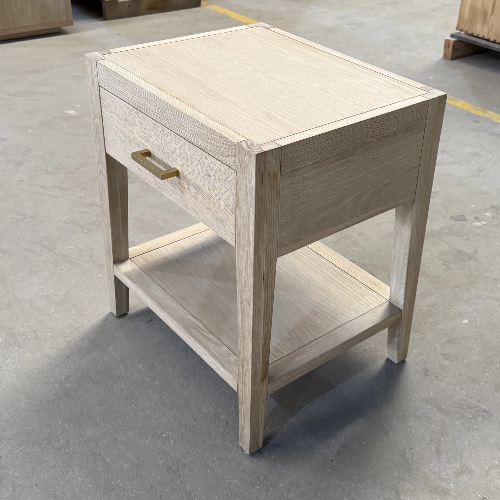 طاولة بجانب السرير بسيطة من خشب البلوط الأبيض المغسول بدرج واحد #3