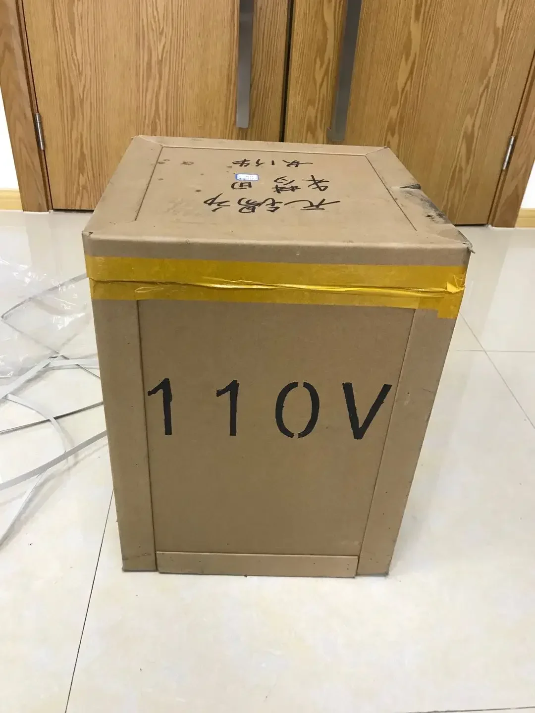 آلة تشكيل للأكواب البلاستيكية PP وPET وصواني وعلب الألمنيوم شبه أوتوماتيكية مخصصة لتشكيل الأكواب بالحرارة