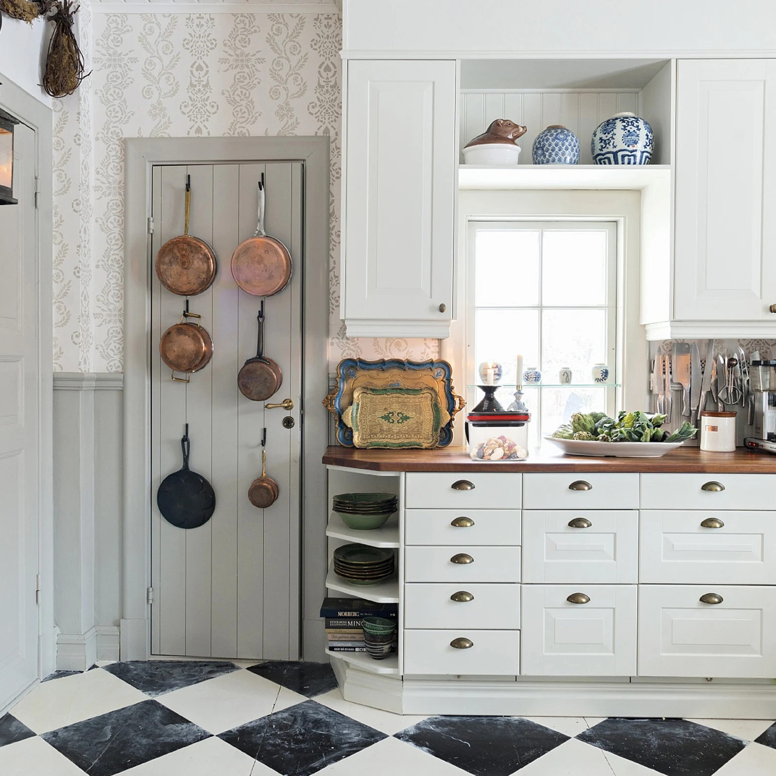 

Sealed Storage Containers Kitchen Airtight Tanks Premium PP Material Light Rotary Switch Stackable for Flour Sugar Rice