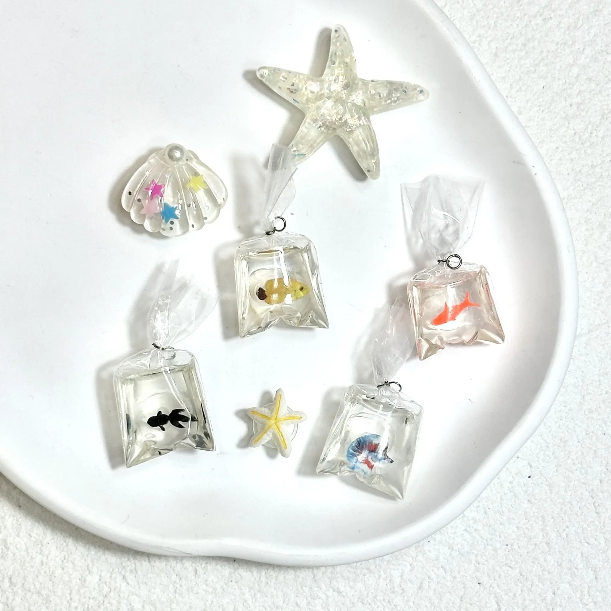 

Small Fish Crystal Series Designer Charms Cute Footwear Decoration DIY Ins Hot Adornment for Clogs Sandals Kids Boys Girls Gifts